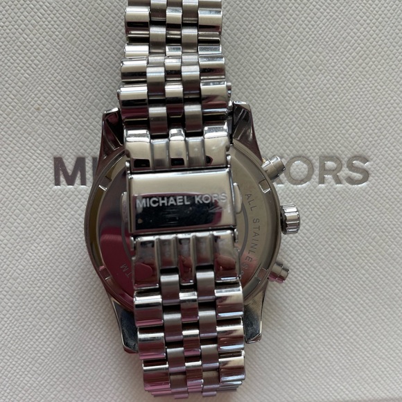 Michael Kors women’s Lexington stainless steel oversized watch - Picture 3 of 8